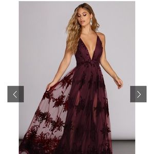 NWT Windsor Formal Flocked Velvet Gown